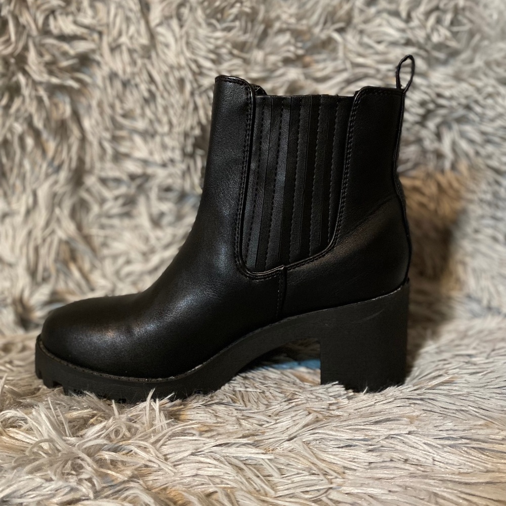 ID REQUIRED CHELIE BOOTS